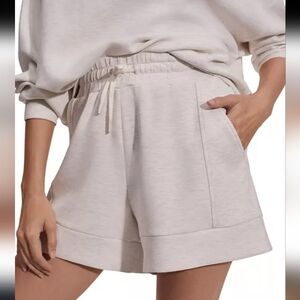 Varley Atrium High Rise Ivory Shorts Size XL